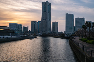 Obraz premium 神奈川県 横浜市 みなとみらい 夕焼け