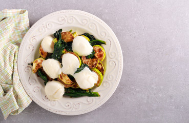 Courgette, spinach with mozzarella salad