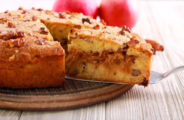 Apple and walnut spicy cake