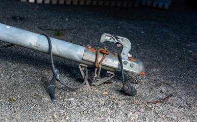 Coupling of a car trailer with damaged cables.