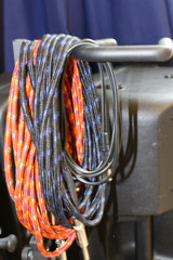 Kabel, Kabel und wieder Kabel - jeder Musiker und Tontechniker kennt das.