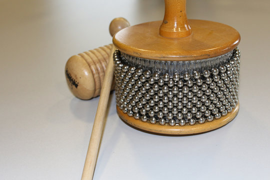 Cabasa und Guiro - Rhythmus und Percussioninstrumente 