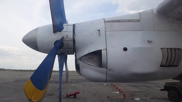 The propeller of the aircraft slowly rotates and stops.