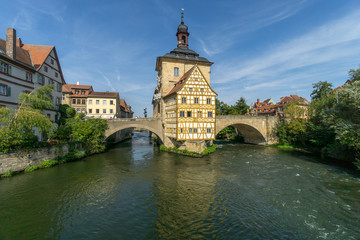 Fototapeta na wymiar Panoramablick auf das alte Rathaus in Bamberg, Bayern Deutschland