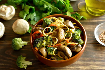 Egg noodles with vegetables in bowl