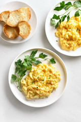 Scrambled eggs on plate