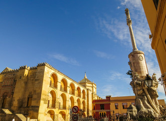 コルドバのメスキータと聖ラファエル像（スペイン・コルドバ）