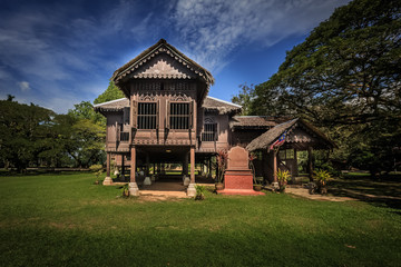 Traditionelles Wohnhaus aus Holz in Malaysia