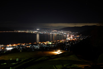 夜の諏訪湖パーキングエリア