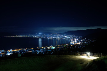 夜の諏訪湖パーキングエリア