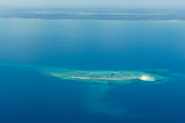 Eine kleine Insel vor der Küste von Sansibar