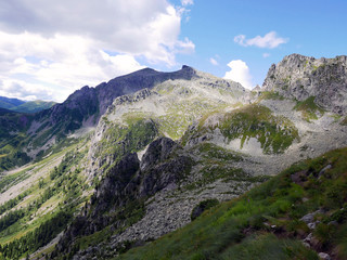 rilassante vista delle imponenti dolomiti in italia