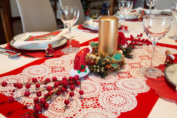 TAVOLA APPARECCHIATA PER NATALE