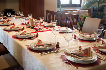 TAVOLA APPARECCHIATA PER NATALE