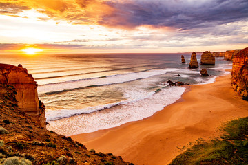 Precioso atardecer con vista a los doce Apóstoles, Australia.