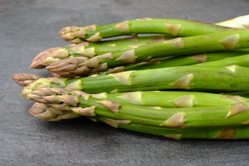 Grüner Spargen vor der Zubereitung