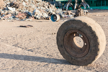 Gruas,maquinas y trabajos relacionados con el puerto.