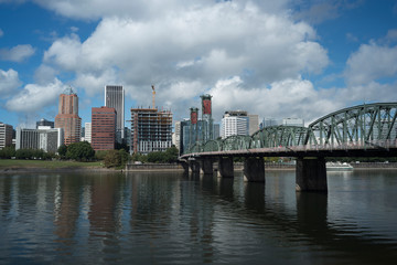 Naklejka premium Portland, Oregon, Across the Willamette River