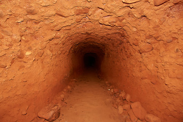 Interior de un túnel en Las Médulas
