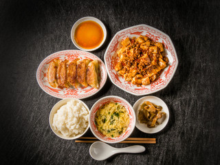 典型的な中華料理　typical Chinese cuisine (dumplings, etc)