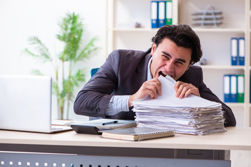 Naklejka premium Young male employee working in the office