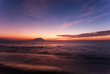 水平線と夕焼けのグラデーション