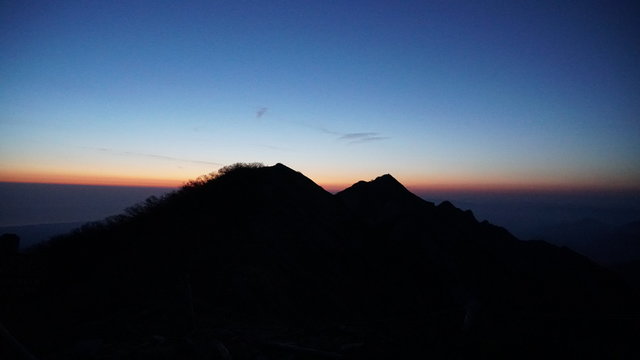 大山山頂からの夜明け