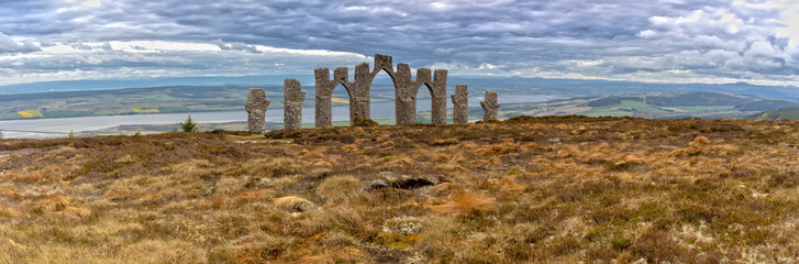 Panorama View over the Fyrish Monument 