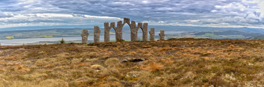 Panorama View over the Fyrish Monument 