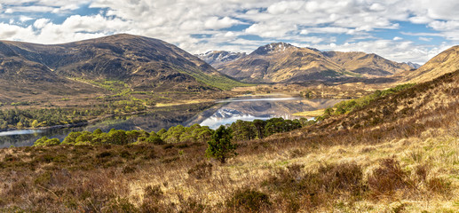 Fototapeta na wymiar Impression of the Scottish Highlands and Loch Affric in Scotland