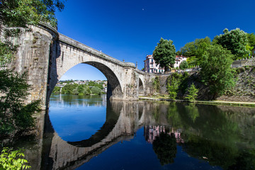 Fototapeta premium old stone bridge over the river
