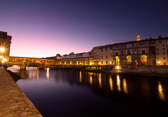 Fototapeta na wymiar Ponte Vecchio in Florence at night
