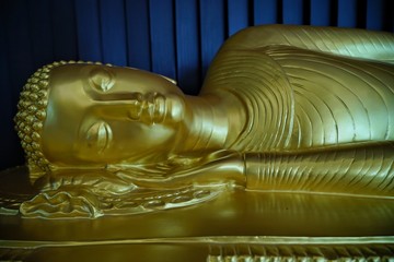 golden buddha statue