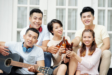 Friends drinking beer