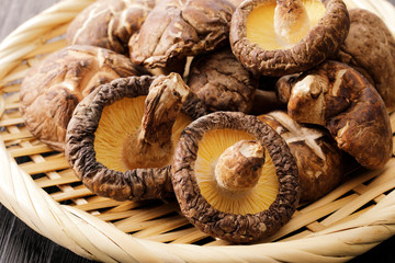 干し椎茸　Dried shiitake mushrooms