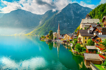 Fantastic view with Hallstattersee lake and wooden houses, Hallstatt, Austria - obrazy, fototapety, plakaty