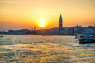 Fototapeta na wymiar Venezia al tramonto.