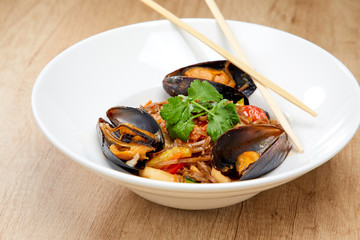 mussels with buckwheat noodles and sauce