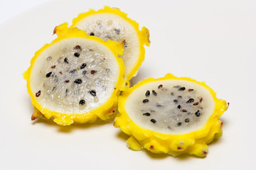 Rodajas de pitaya amarilla