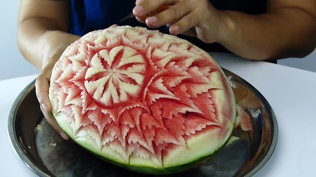 Fruit carving to create beauty for Thai style food