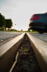 Bahnübergang an einer aufgelassenen Bahnstrecke