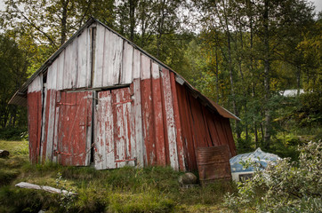 Fototapeta na wymiar Old red wooden norwagian cabin