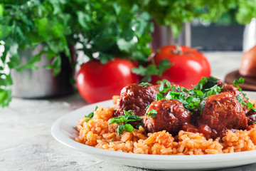 Meatballs with red rice