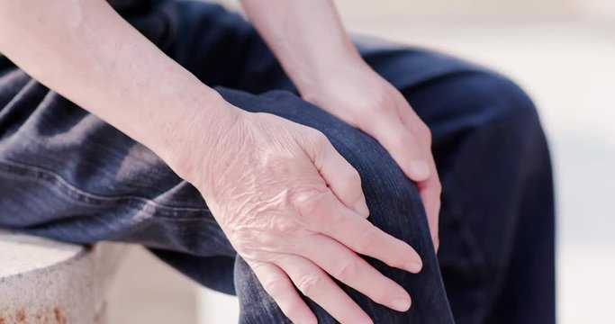 Older man have Knee problem