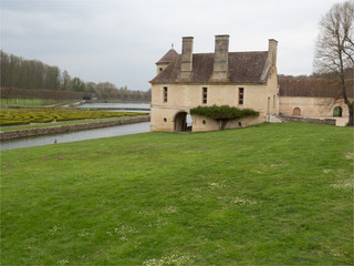 Fototapeta na wymiar écuries du château de Villarceaux à l'ouest de paris