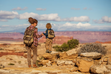Naklejka premium Hiker with boy in Canyonlands National park, needles in the sky, in Utah, USA