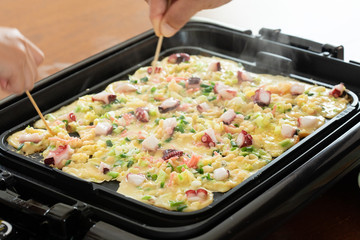 日本の伝統的な郷土料理であるたこ焼き