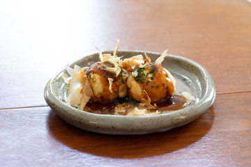 日本の伝統的な郷土料理であるたこ焼き