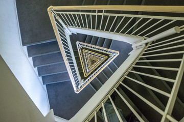 三角形の螺旋階段