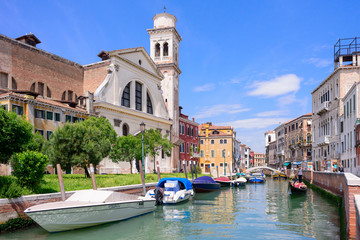 Fototapeta na wymiar VENICE, ITALY - MAY, 2017: Amazing view on the beautiful Venice, Italy.